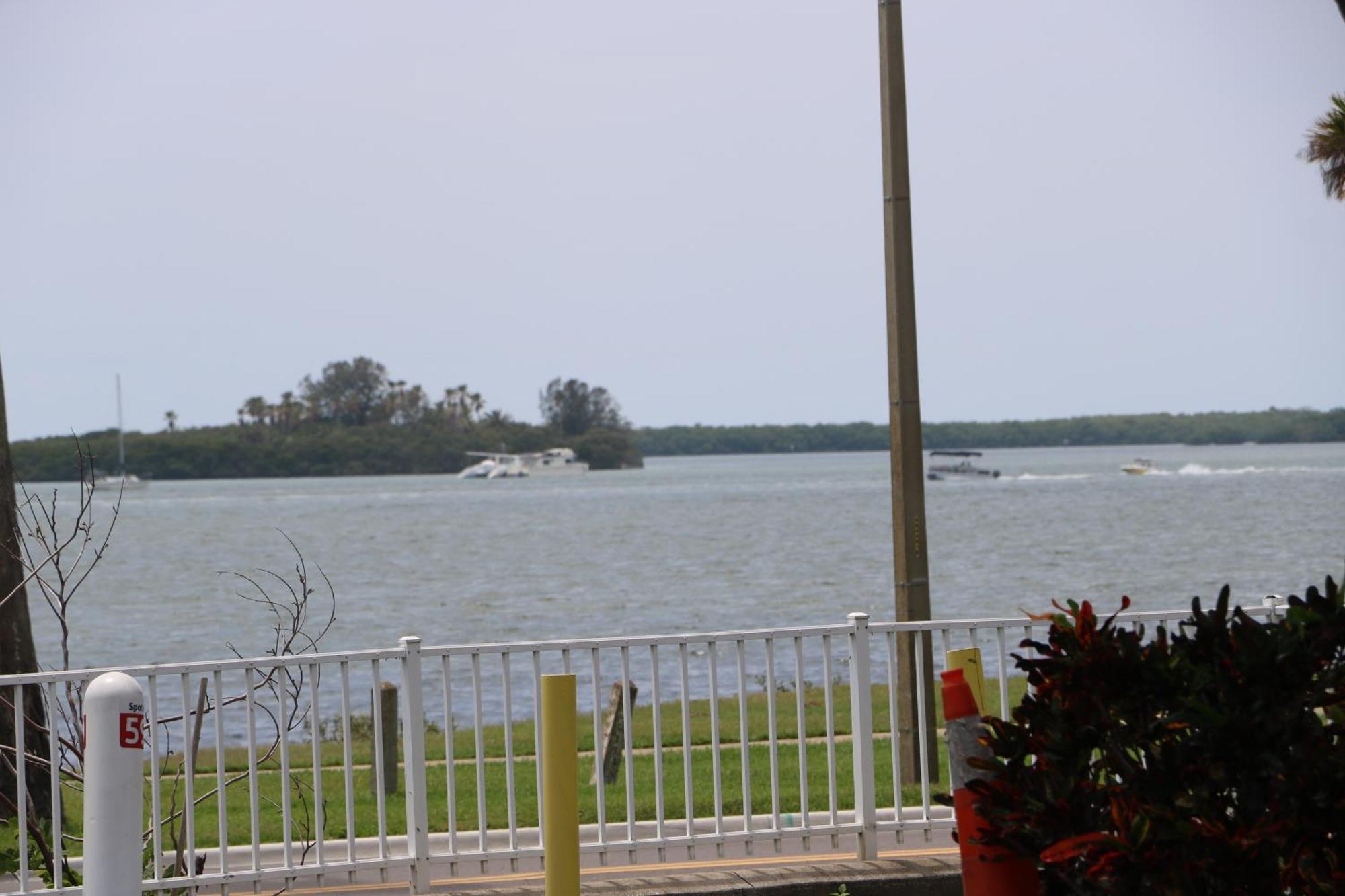 คอมฟอร์ต สวีท เคลียร์วอเตอร์ - ดานีดิน Hotel ภายนอก รูปภาพ